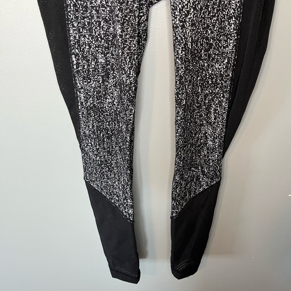 Lululemon Deep Breath Tight Iced Wave White Black - Picture 7 of 12